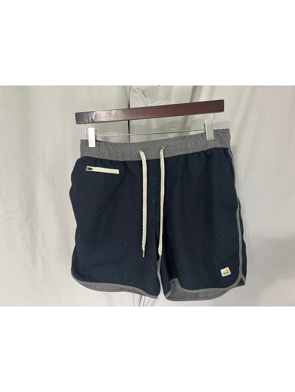 Vuori Men's Blue Gray Dots All Over Drawstring Gym Athletic Shorts Medium M